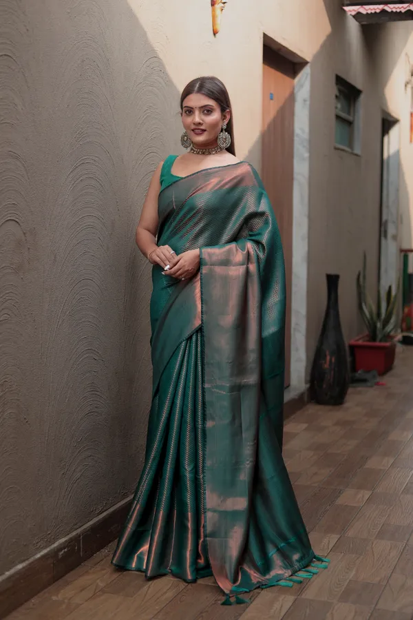 Rama_Green_Kanjivaram_Silk_Saree_with_Heavy_Copper_Zari_Work_-_Timeless_Elegance_With_Blouse_Piece_Attached
